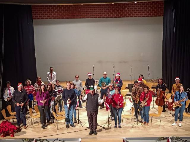Banda de la Unión Filarmónica Santa Cecilia en el Concierto de Navidad Participativa 2024 en San Vicente del Raspeig